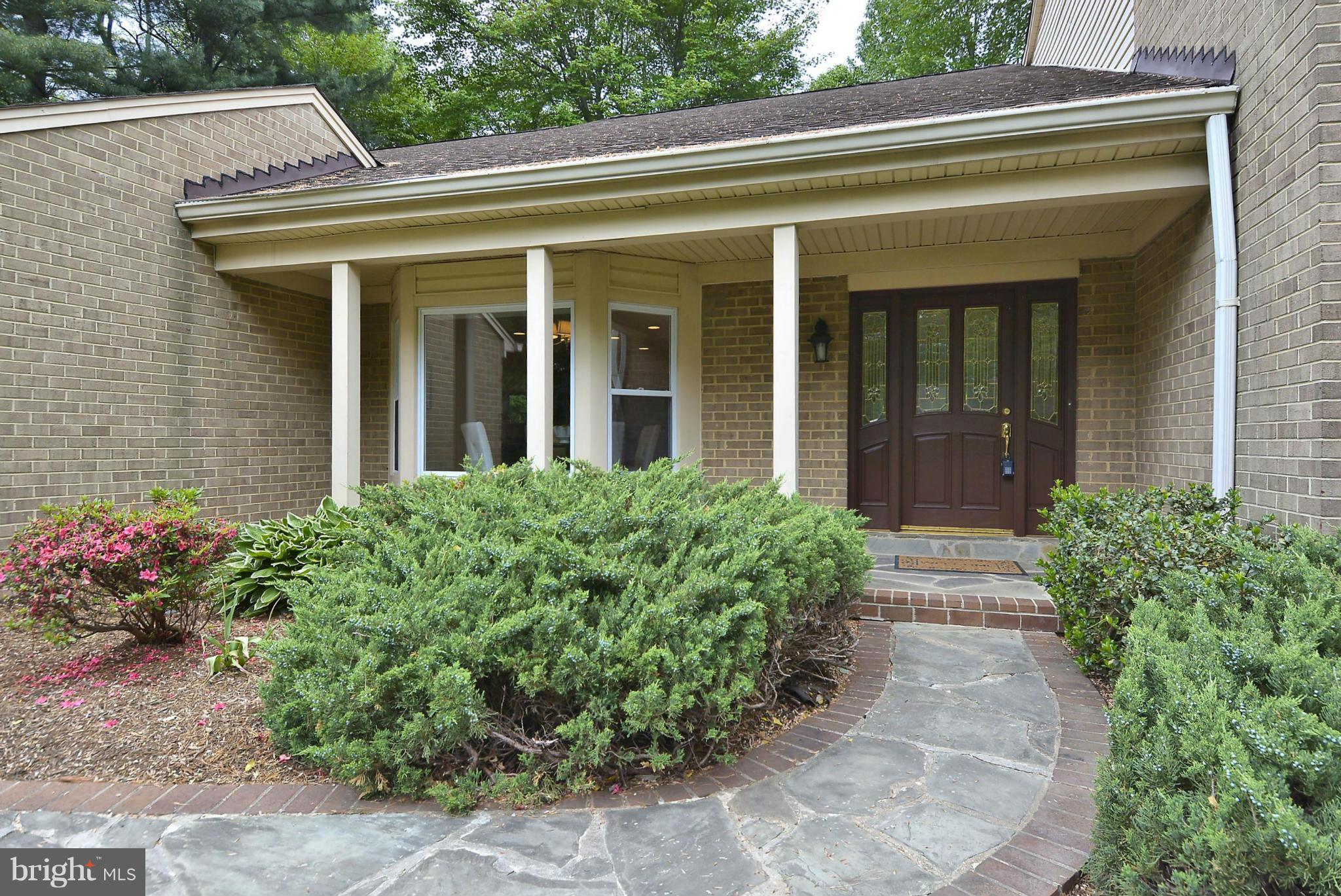 11822 Riders Lane Reston, VA 20191 - Photo 27 of 29 Exterior (Front)