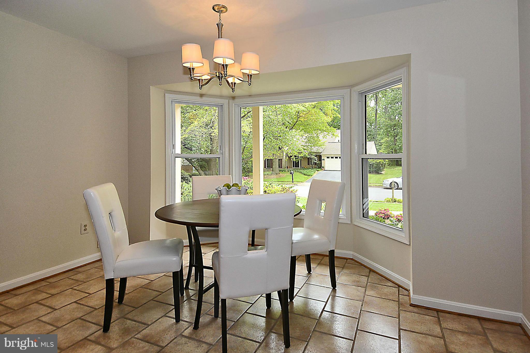 11822 Riders Lane Reston, VA 20191 - Photo 5 of 29 Interior (General)