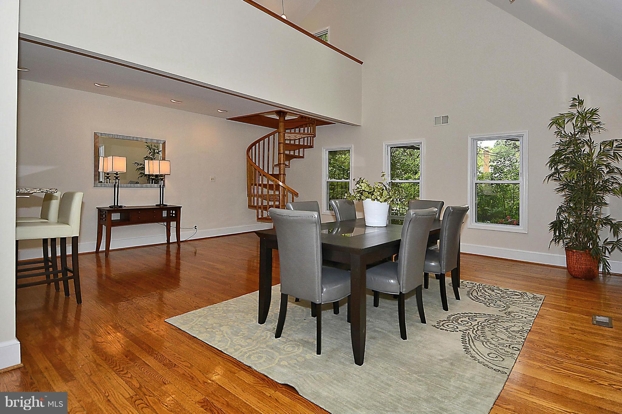 11822 Riders Lane Reston, VA 20191 - Photo 6 of 29 Dining Room