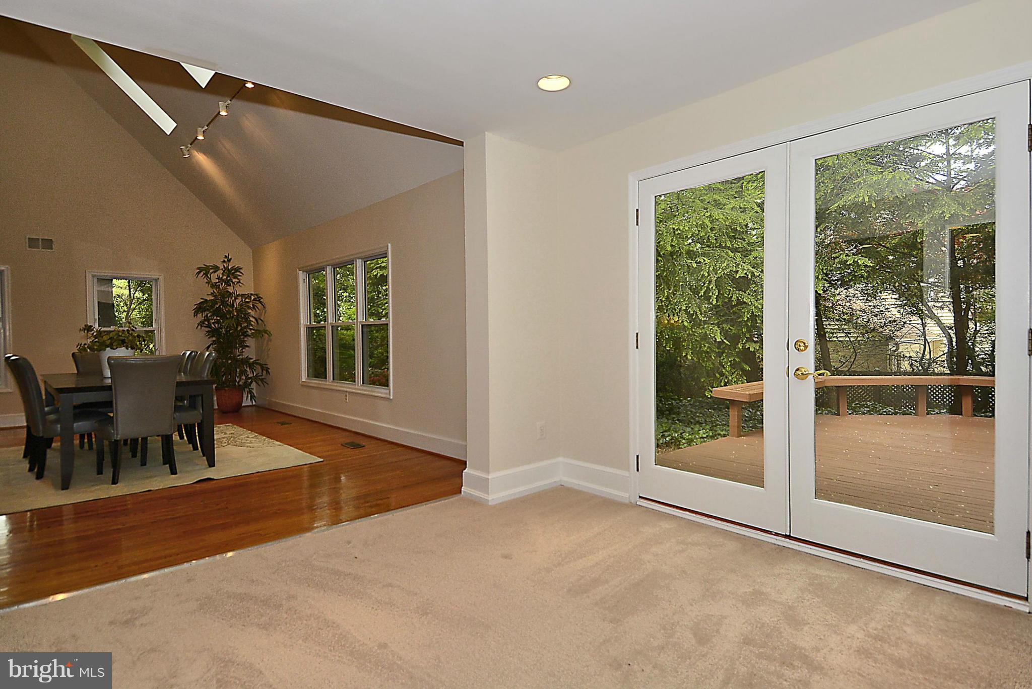11822 Riders Lane Reston, VA 20191 - Photo 8 of 29 Family Room