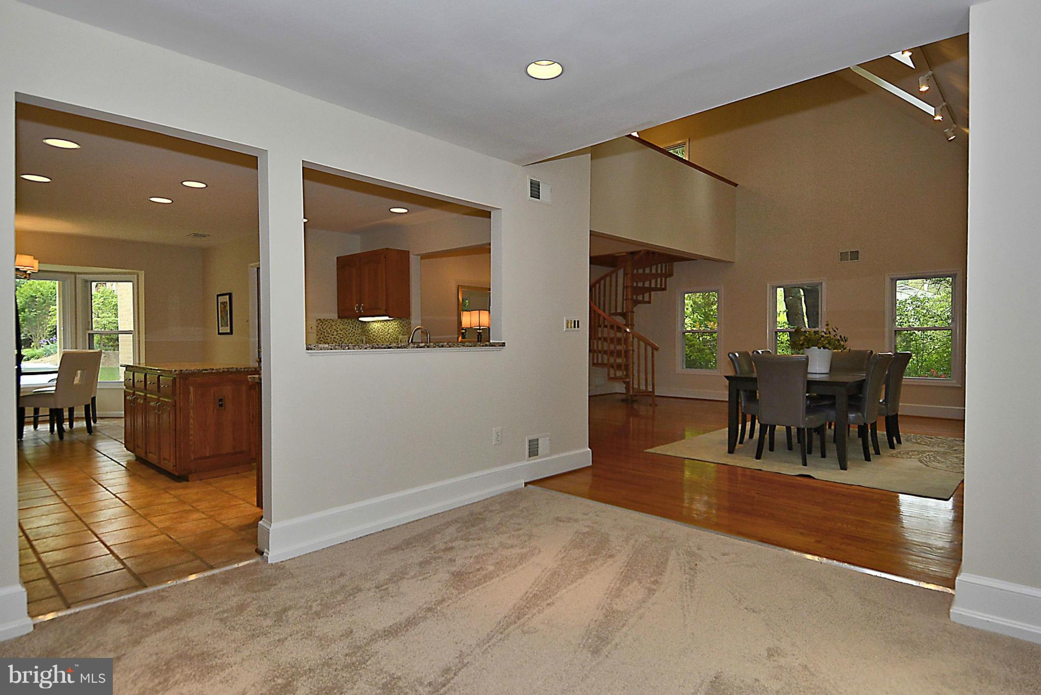 11822 Riders Lane Reston, VA 20191 - Photo 9 of 29 Family Room