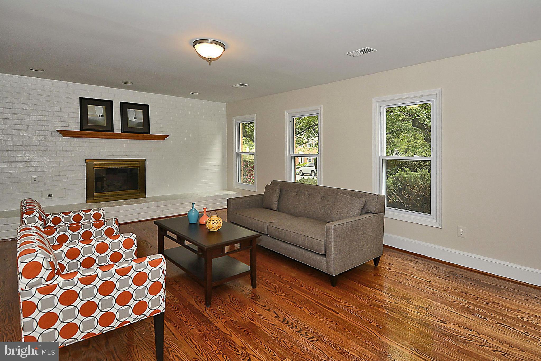 11822 Riders Lane Reston, VA 20191 - Photo 10 of 29 Family Room