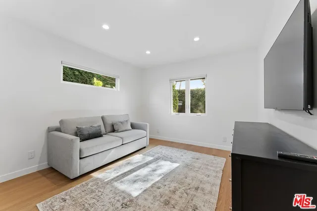 $10,000 | 8833 Ashcroft Avenue, West Hollywood, CA 90048