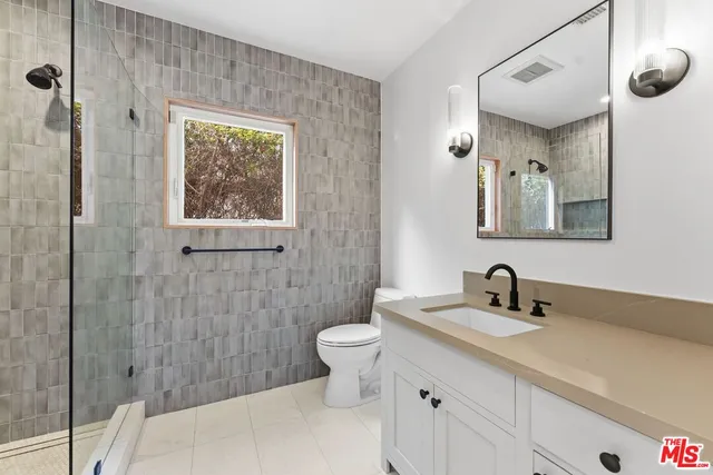 $10,000 | 8833 Ashcroft Avenue, West Hollywood, CA 90048