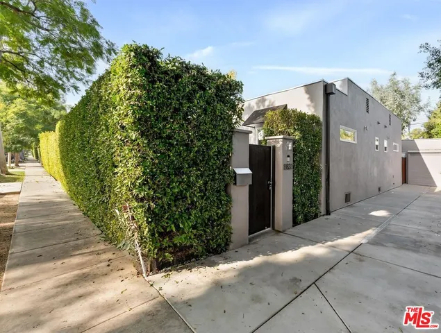 $10,000 | 8833 Ashcroft Avenue, West Hollywood, CA 90048