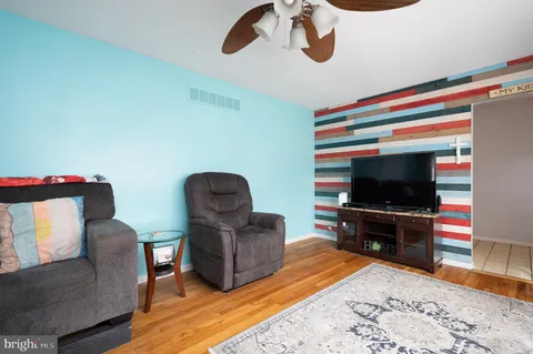 $379,900 | 28 Worral Court, Newark, DE 19711