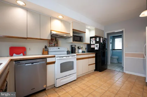 $379,900 | 28 Worral Court, Newark, DE 19711