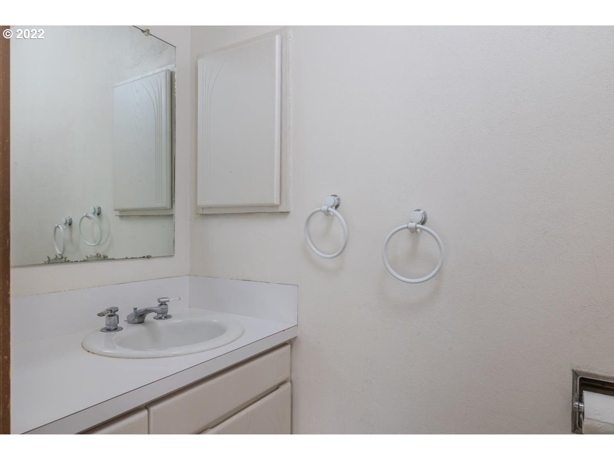 5103 Southwest Richenberg Court Portland, OR 97239 - Photo 17 of 32 Gallery Image 17