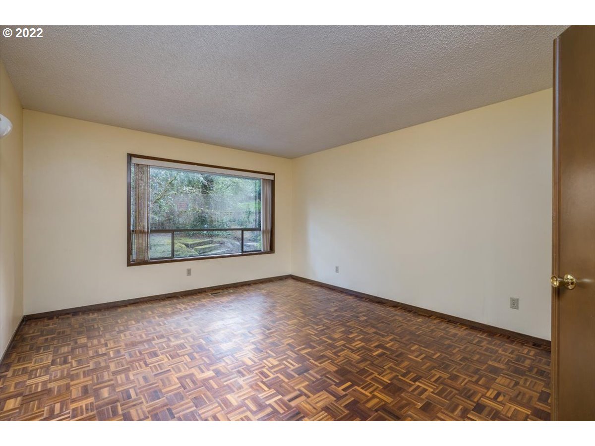 5103 Southwest Richenberg Court Portland, OR 97239 - Photo 18 of 32 Gallery Image 18