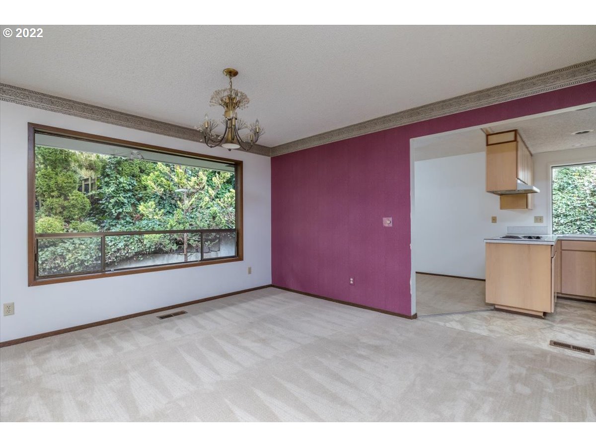 5103 Southwest Richenberg Court Portland, OR 97239 - Photo 9 of 32 Gallery Image 9