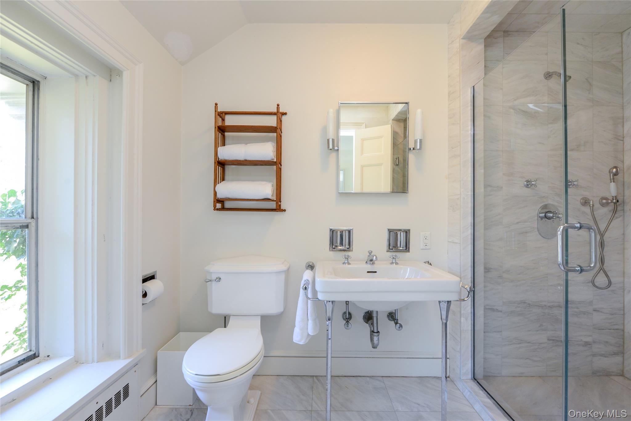 1 Pond Road Glen Cove, NY 11542 - Photo 26 of 36