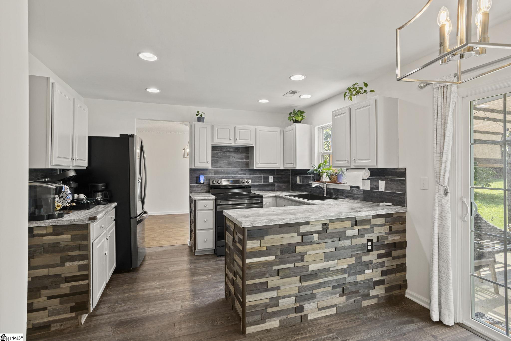 103 Raleigh Court Simpsonville, SC 29681 - Photo 15 of 29 Gallery Image 15