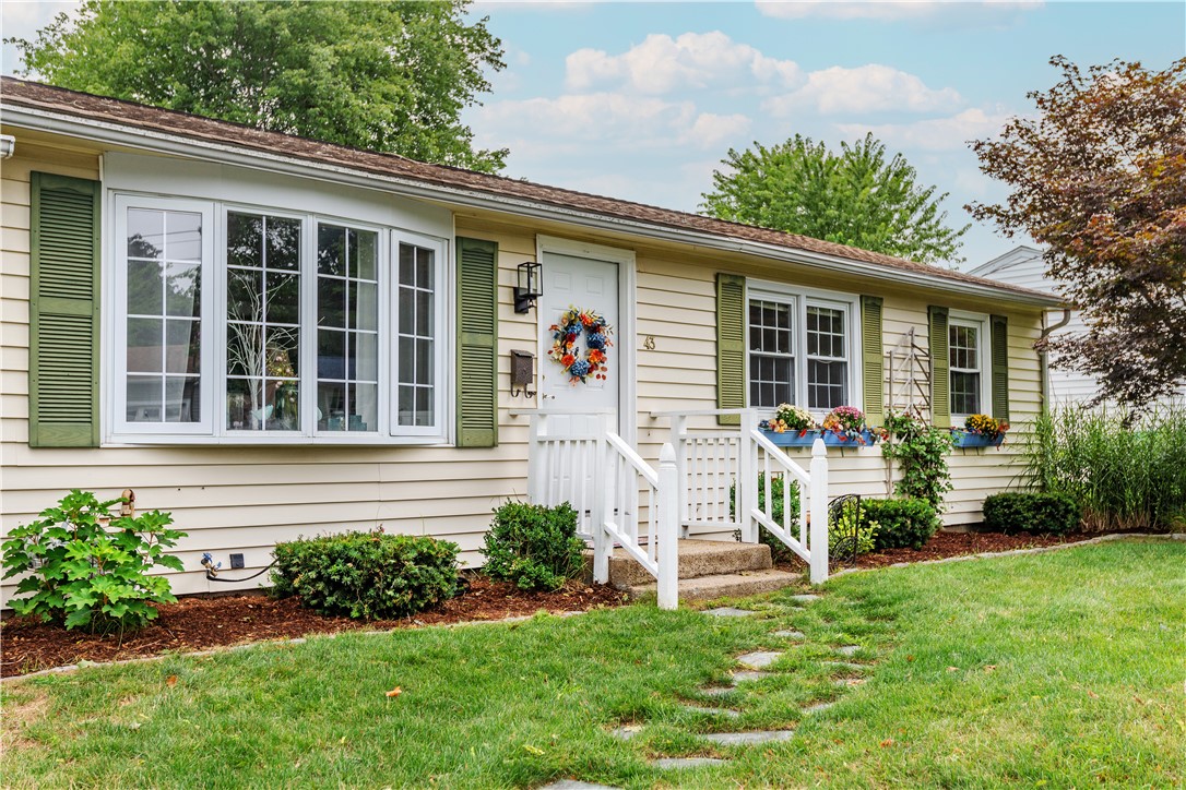 43 Topaz Road Warwick, RI 02818 - Photo 3 of 8 Gallery Image 3