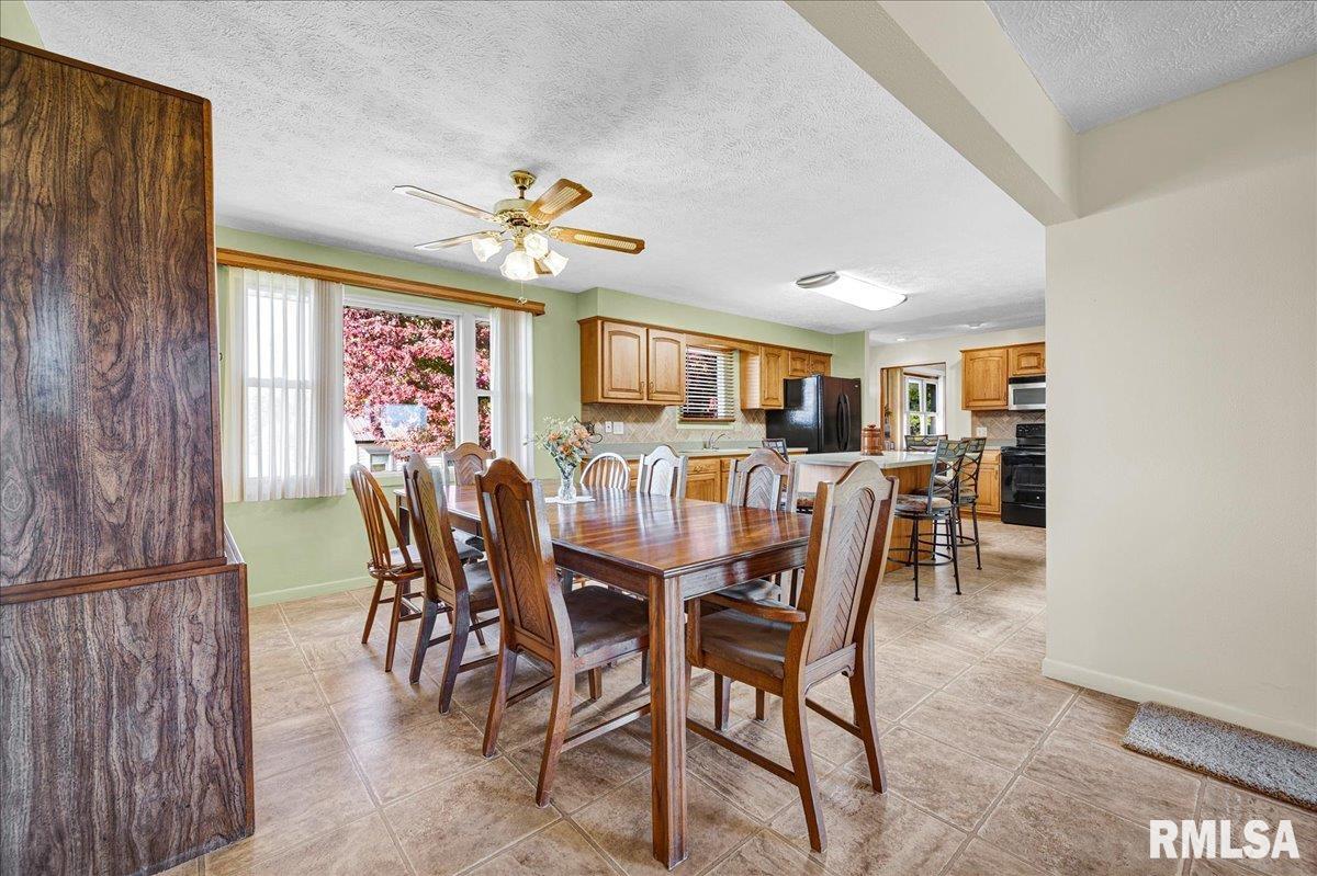 5929 North Heinz Lane Edwards, IL 61528 - Photo 8 of 35 Gallery Image 8