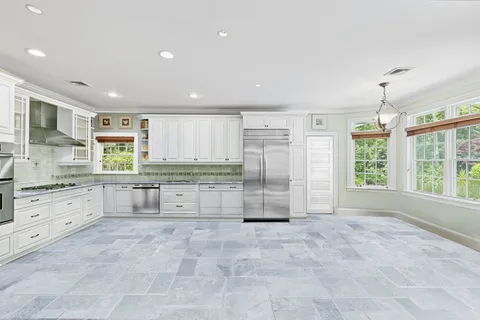 $3,950,000 | 3 Whitney Lane, Wainscott, NY 11975