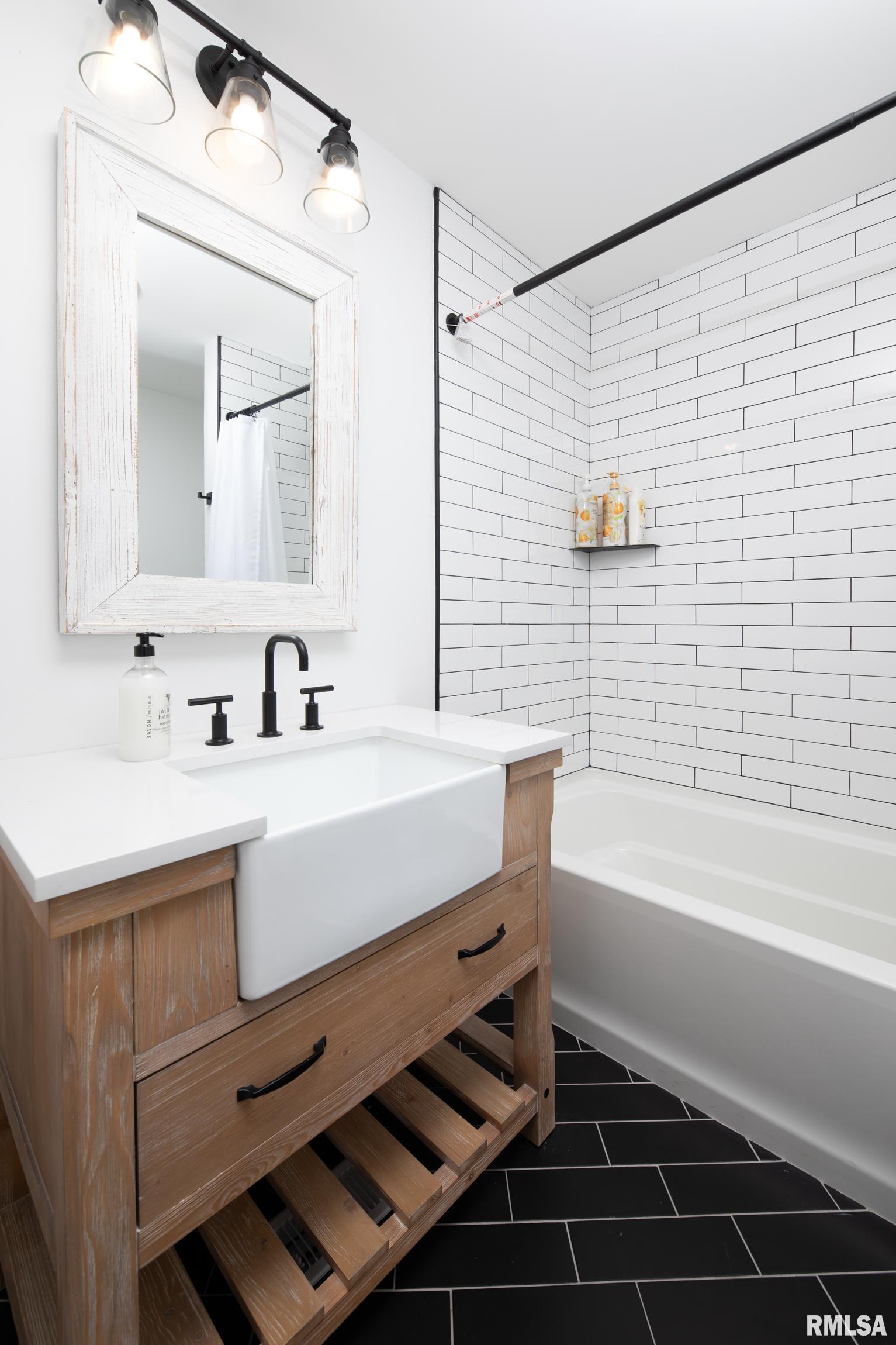 1853 East Hart Road Marietta, IL 61459 - Photo 18 of 57 Gallery Image 18