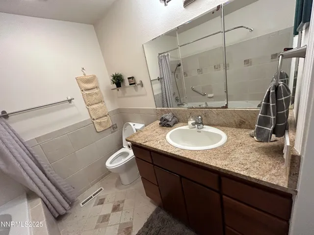 $3,040 | 655 East Riverview Circle, Reno, NV 89509