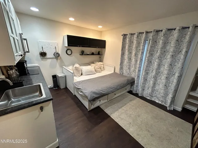 $3,040 | 655 East Riverview Circle, Reno, NV 89509