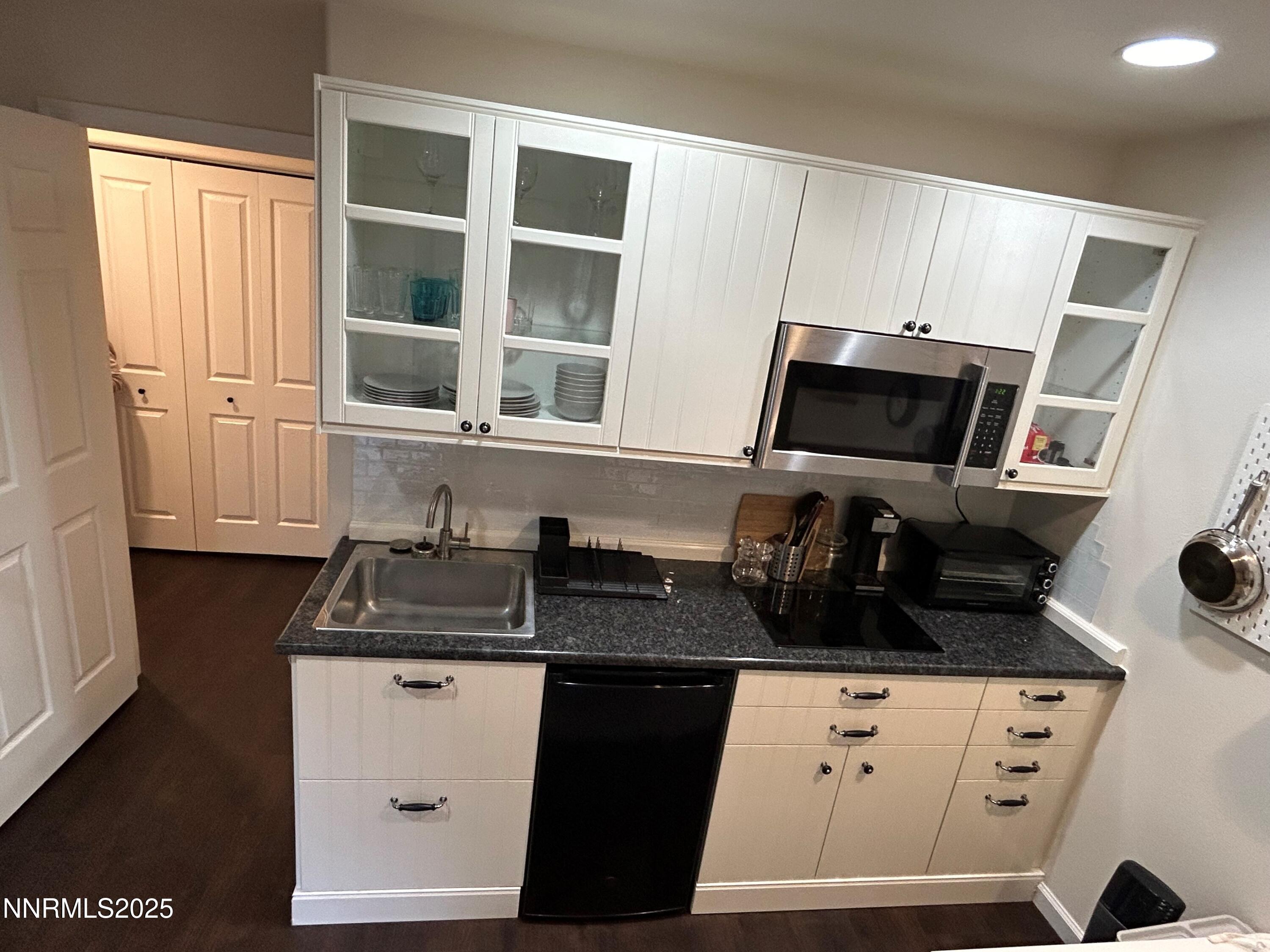 655 East Riverview Circle Reno, NV 89509 - Photo 16 of 40 Bed 1 5