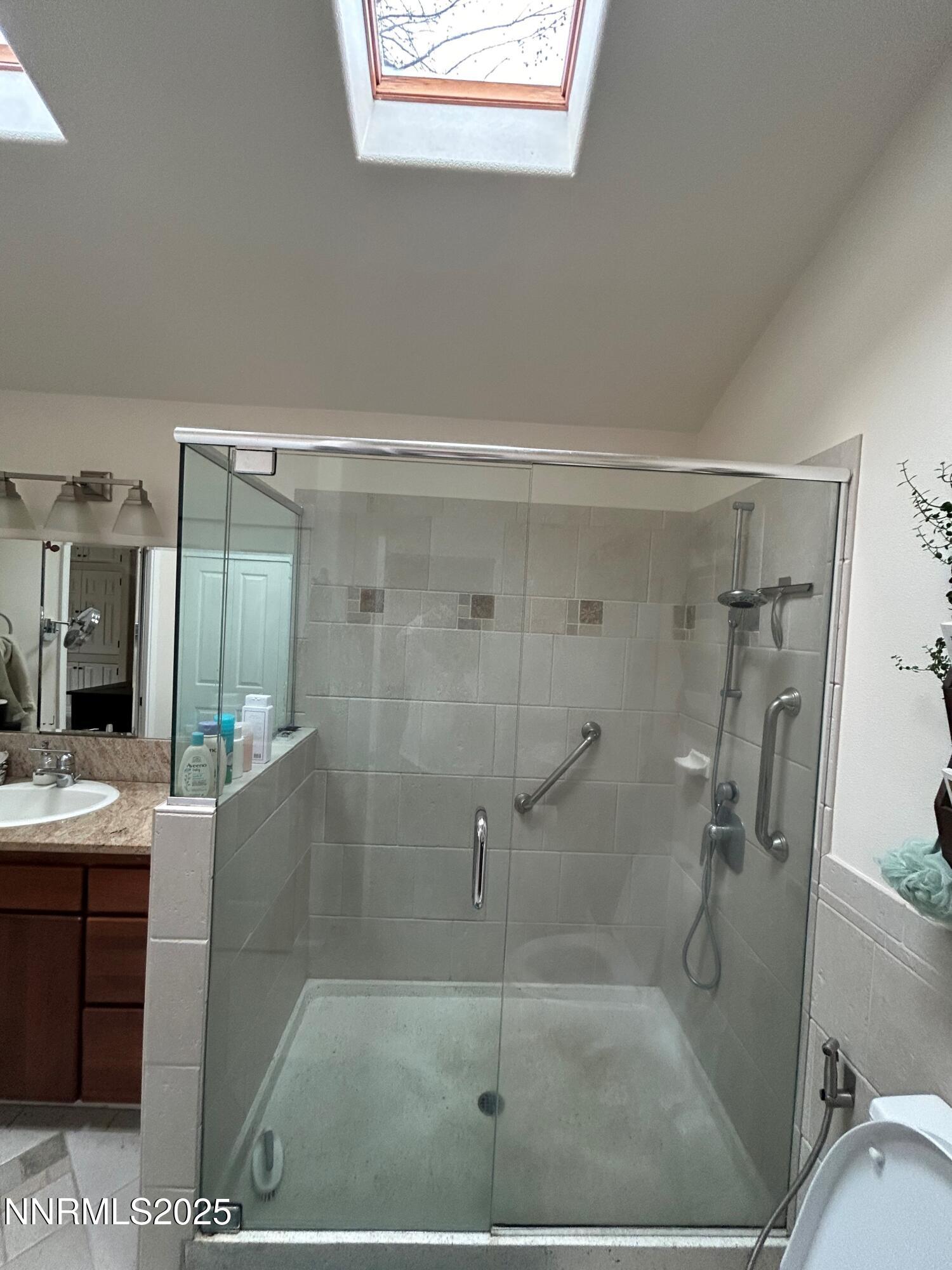 655 East Riverview Circle Reno, NV 89509 - Photo 21 of 40 Bath 2 2