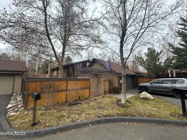 $3,040 | 655 East Riverview Circle, Reno, NV 89509