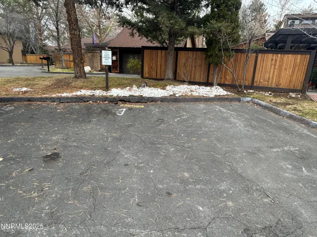 $3,040 | 655 East Riverview Circle, Reno, NV 89509