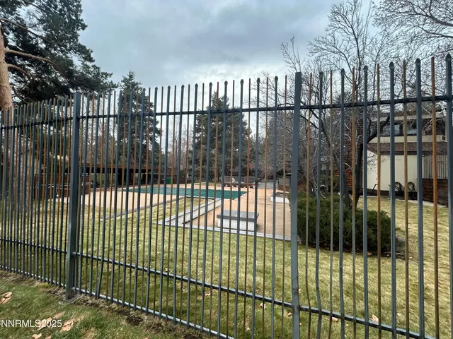 $3,040 | 655 East Riverview Circle, Reno, NV 89509