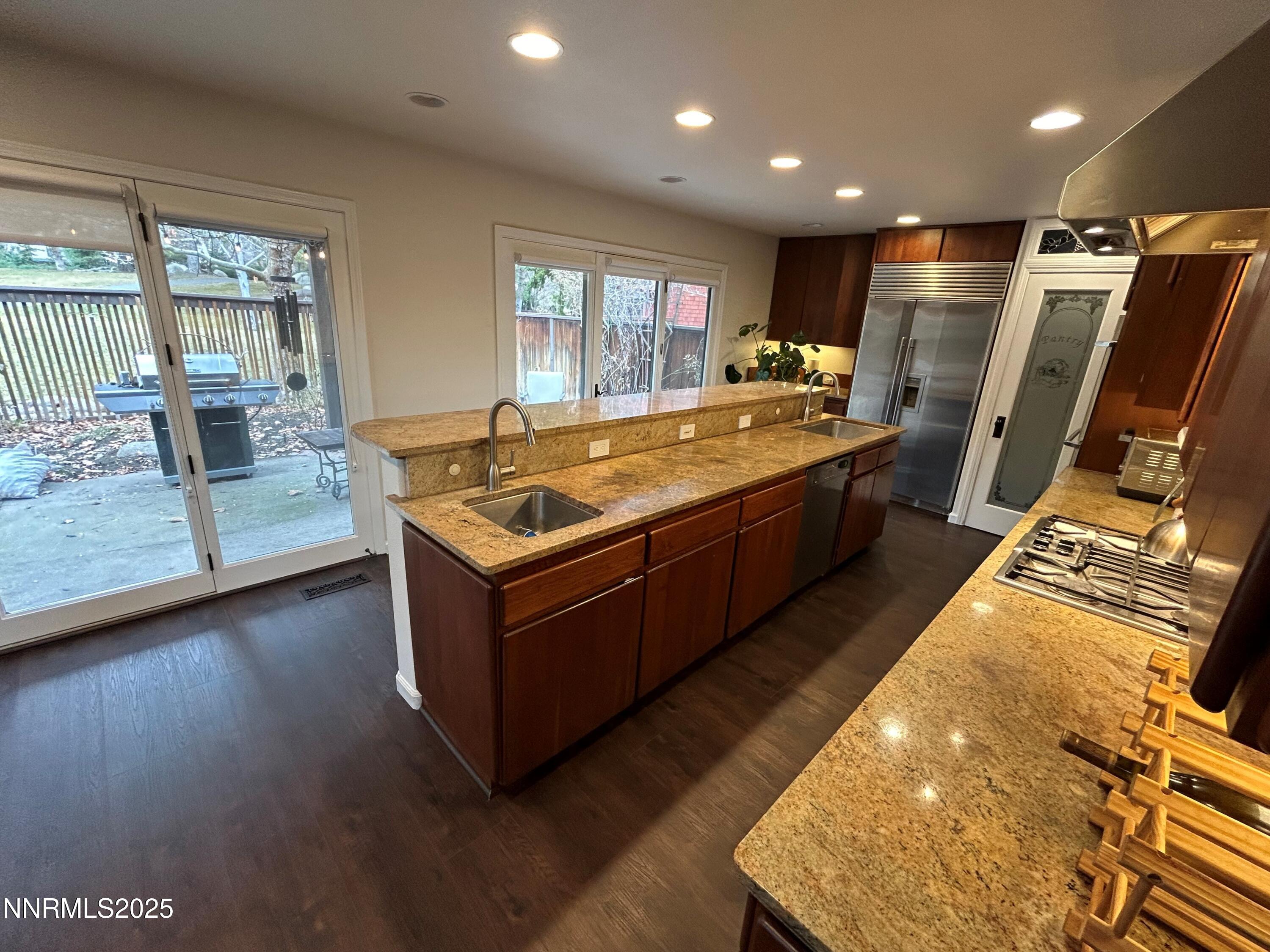 655 East Riverview Circle Reno, NV 89509 - Photo 4 of 40 K 4