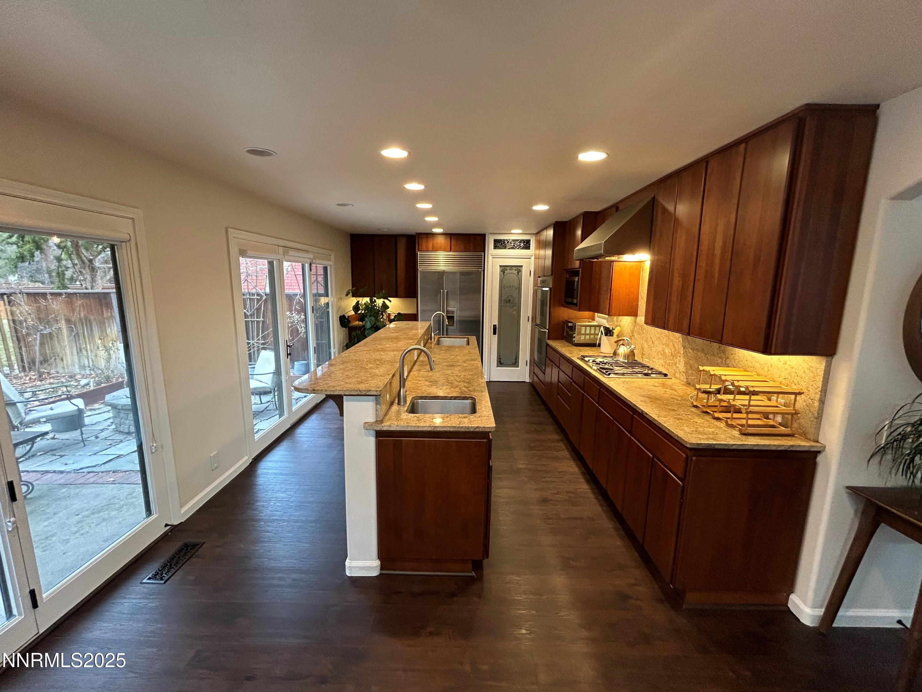 655 East Riverview Circle Reno, NV 89509 - Photo 5 of 40 K 1