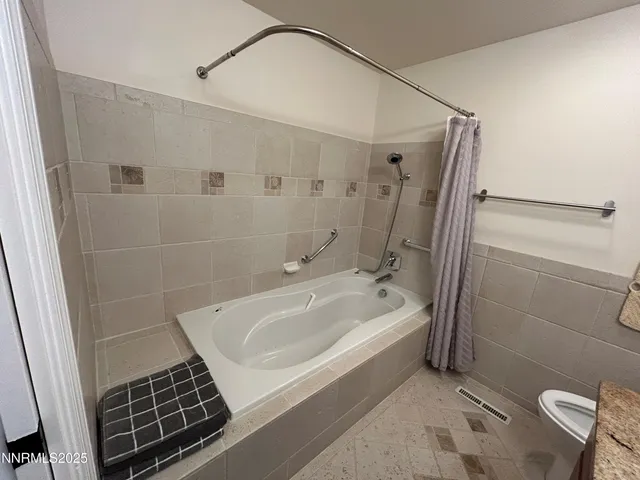 $3,040 | 655 East Riverview Circle, Reno, NV 89509