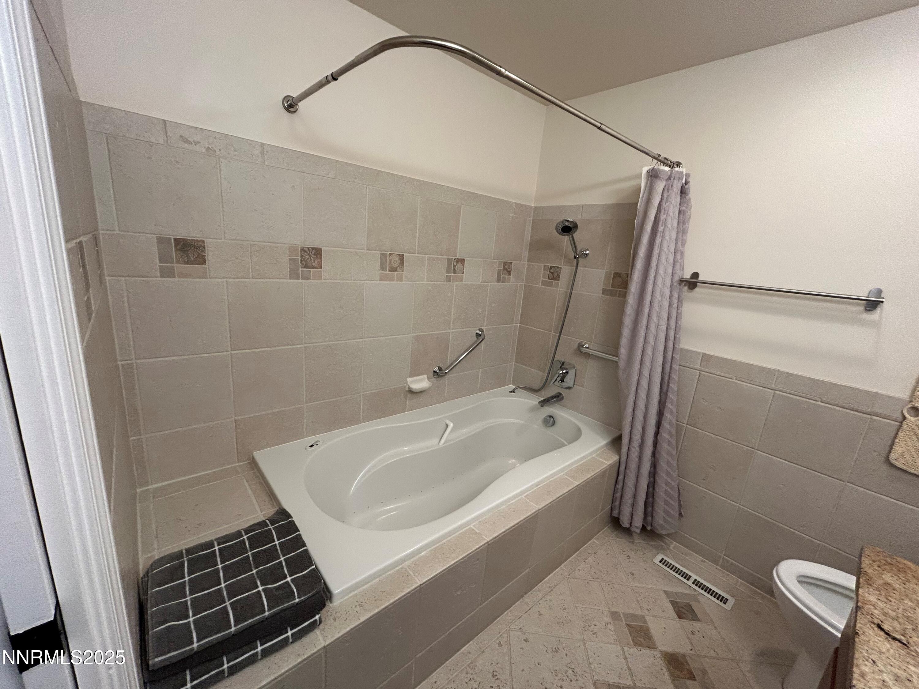 655 East Riverview Circle Reno, NV 89509 - Photo 10 of 40 Bath 1 1