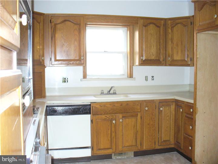 1116 Exeter Street Reading, PA 19604 - Photo 8 of 16 Gallery Image 8
