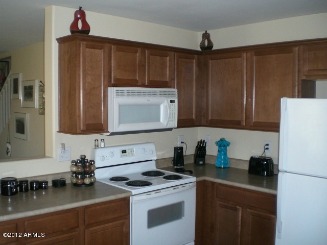 43782 West Magnolia Road Maricopa, AZ 85138 - Photo 3 of 22 Kitchen with beautiful cabinets