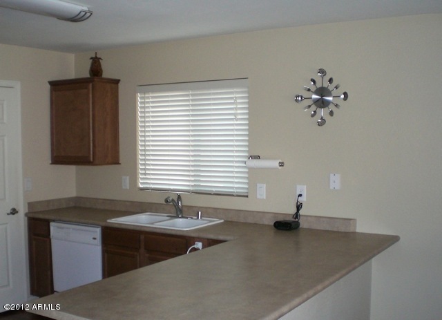 43782 West Magnolia Road Maricopa, AZ 85138 - Photo 4 of 22 Kitchen