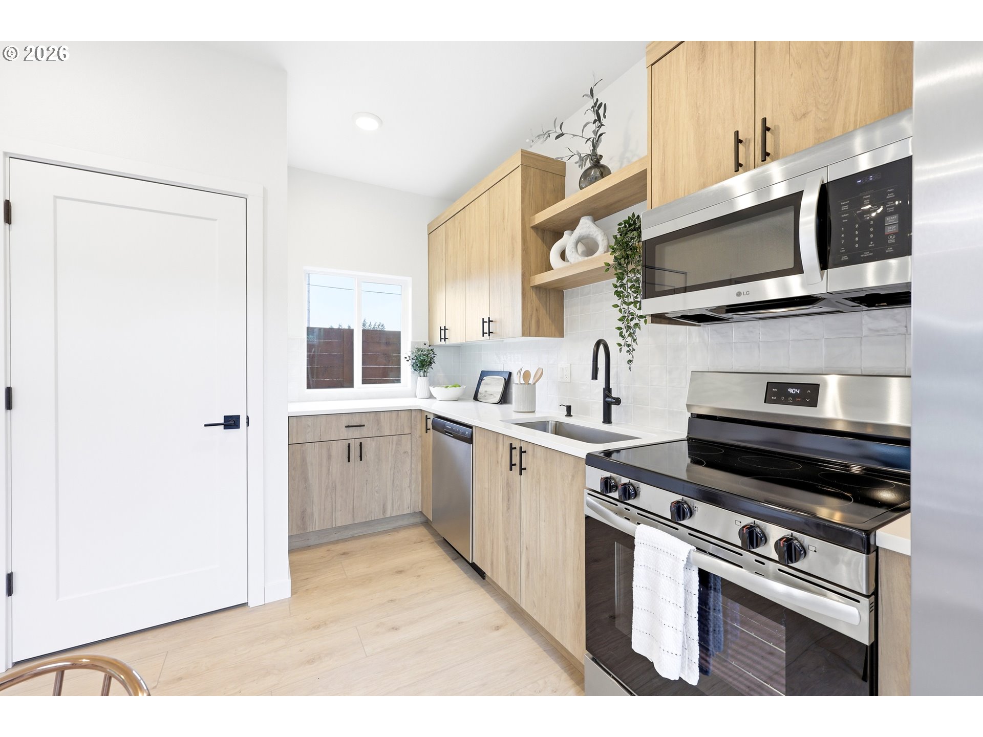 11719 Southeast Ash Street Portland, OR 97216 - Photo 15 of 44