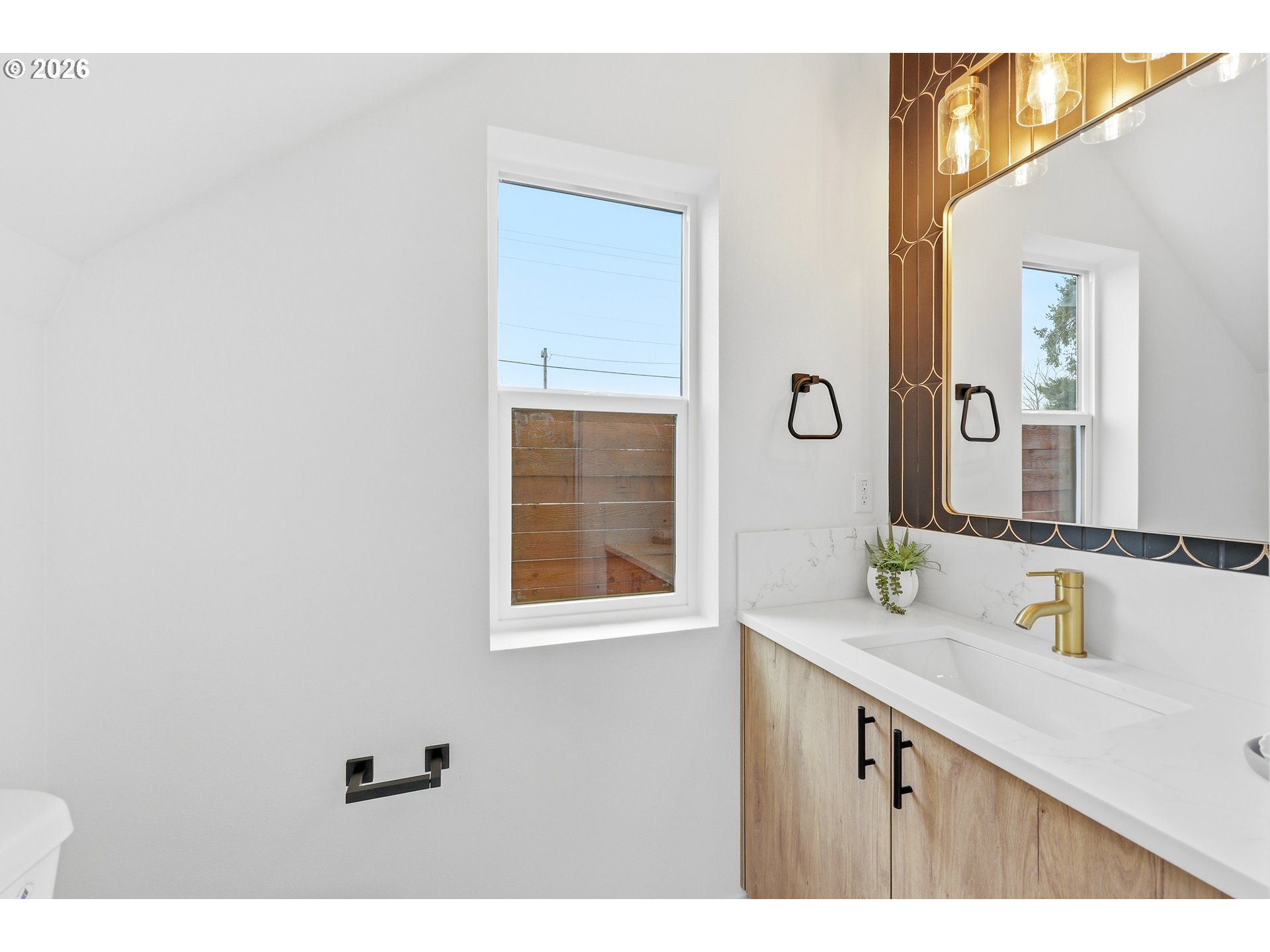 11719 Southeast Ash Street Portland, OR 97216 - Photo 16 of 44