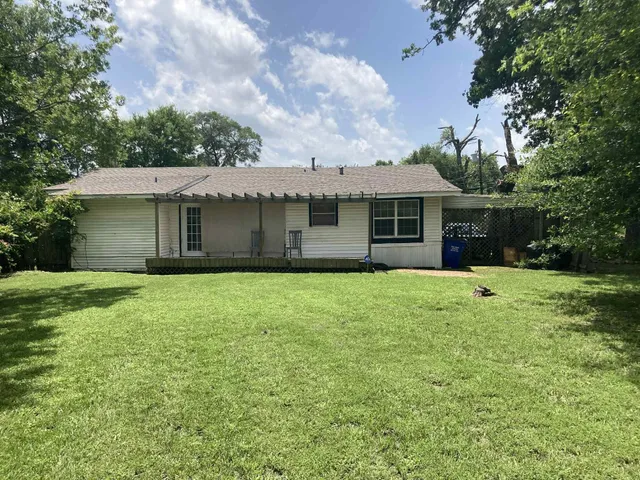 a view of a house with a backyard