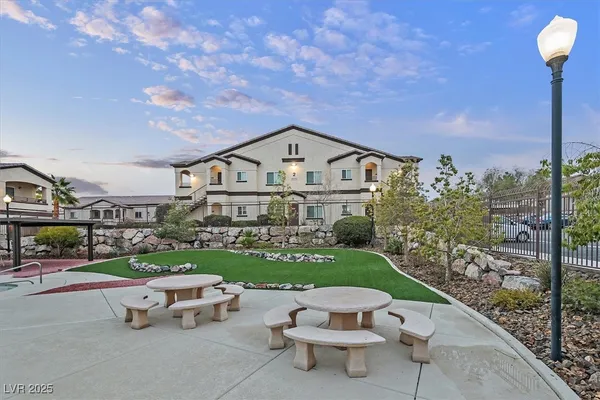 $1,800 | 2291 West Horizon Ridge Parkway, Unit 1206, Henderson, NV 89052
