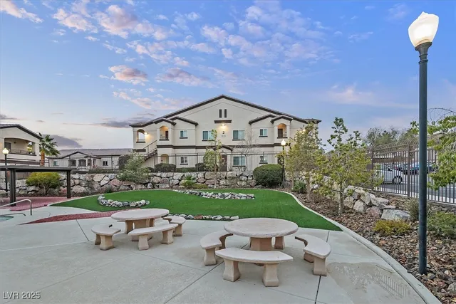 $1,800 | 2291 West Horizon Ridge Parkway, Unit 1206, Henderson, NV 89052