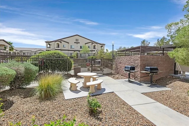 $1,800 | 2291 West Horizon Ridge Parkway, Unit 1206, Henderson, NV 89052