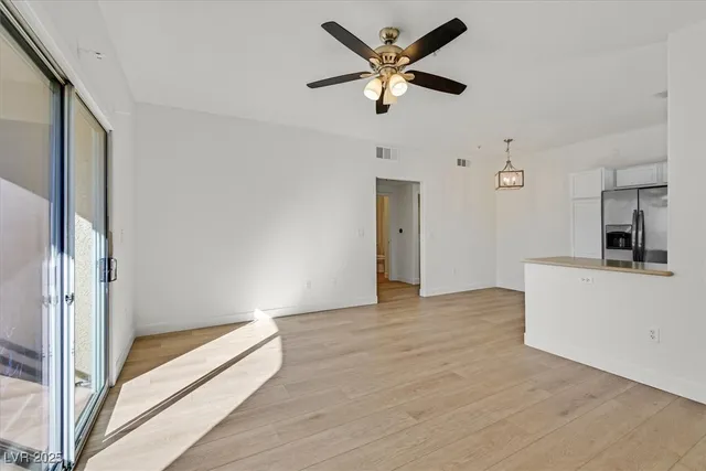 $1,800 | 2291 West Horizon Ridge Parkway, Unit 1206, Henderson, NV 89052