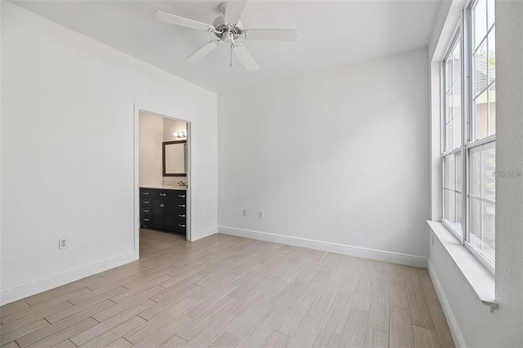 5571 Rosehill Road, Unit 104 Sarasota, FL 34233 - Photo 17 of 34