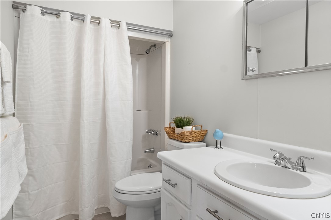4421 Whedon Road Camillus, NY 13219 - Photo 15 of 23 Main bathroom