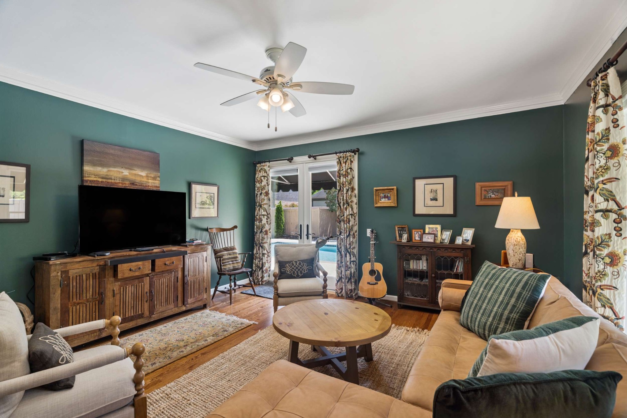 2723 Abbott Martin Road Nashville, TN 37215 - Photo 28 of 45 a living room with furniture and a flat screen tv