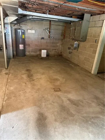 $2,100 | 115 Winnapaug Road, Westerly, RI 02891