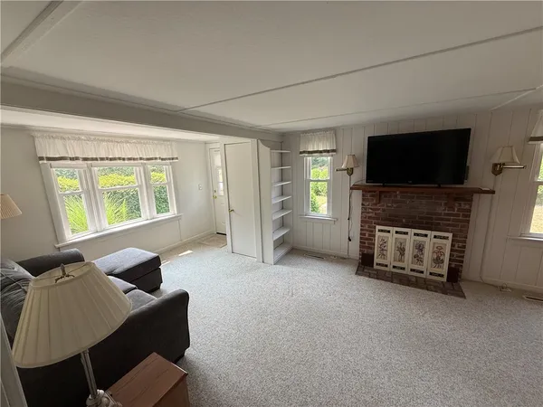 $2,200 | 115 Winnapaug Road, Westerly, RI 02891