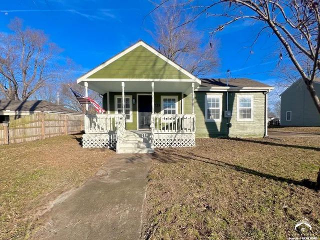 $229,900 | 739 Lake Street, Lawrence, KS 66044