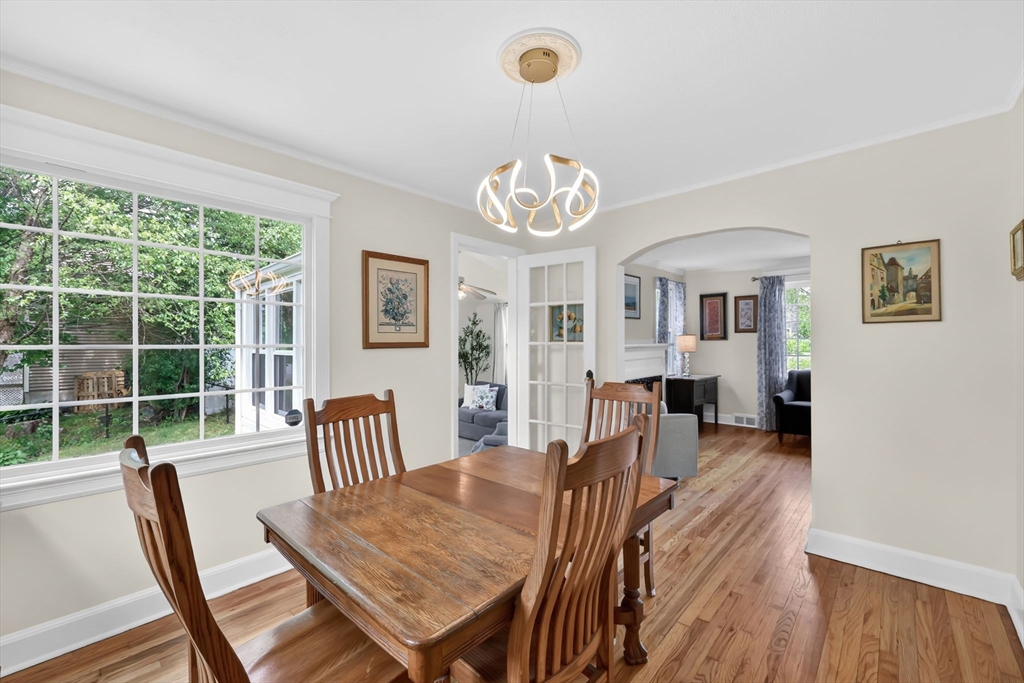 378 Roosevelt Avenue Springfield, MA 01118 - Photo 9 of 37