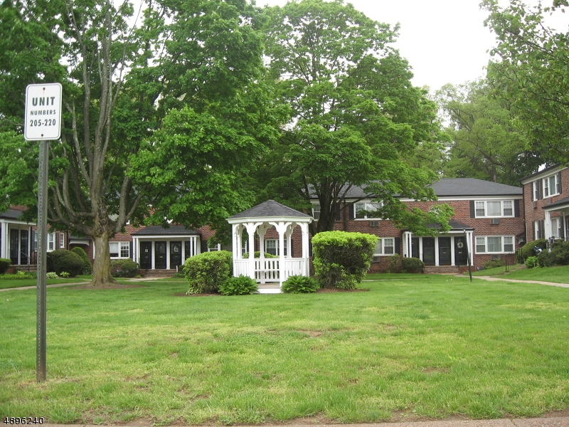 116 Pitney Place, Unit 116 Morristown, NJ 07960 - Photo 11 of 12