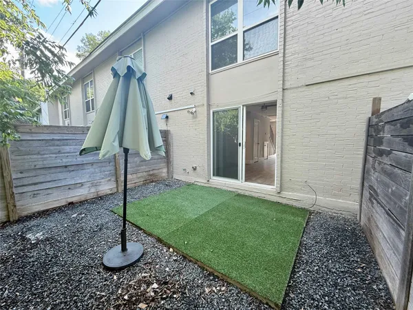 $1,950 | 3812 Southway Drive, Unit 104, Austin, TX 78704